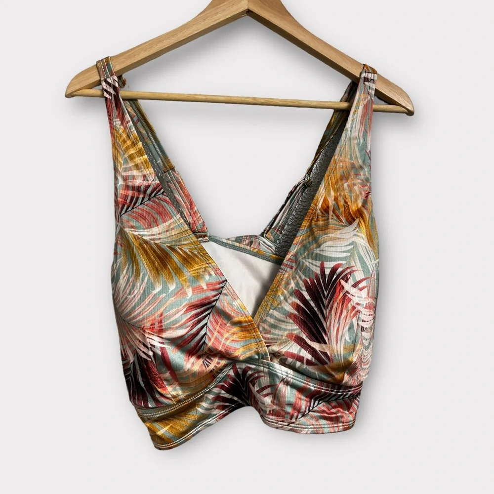 NWT Torrid Wireless Shine Triangle Bikini Top in Green Leaf Print - Picture 3 of 7